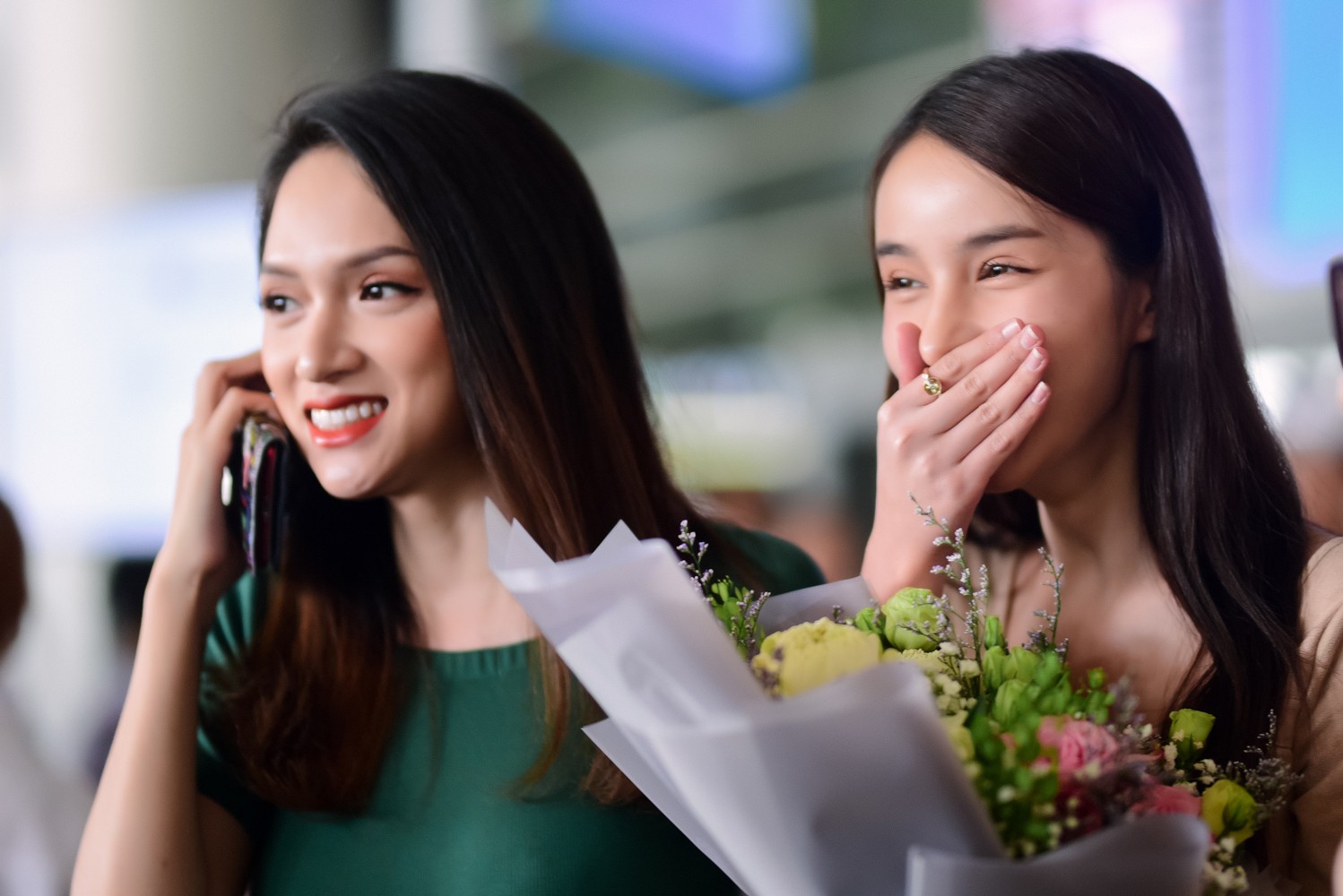 Thiên thần chuyển giới Yoshi xinh đẹp ngọt ngào trong ngày hội ngộ Hương Giang tại Việt Nam - Ảnh 7. Thiên thần chuyển giới Yoshi xinh đẹp ngọt ngào trong ngày hội ngộ Hương Giang tại Việt Nam - Ảnh 7.