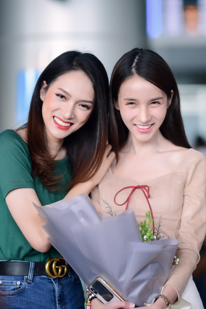 Thiên thần chuyển giới Yoshi xinh đẹp ngọt ngào trong ngày hội ngộ Hương Giang tại Việt Nam - Ảnh 9. Thiên thần chuyển giới Yoshi xinh đẹp ngọt ngào trong ngày hội ngộ Hương Giang tại Việt Nam - Ảnh 9.