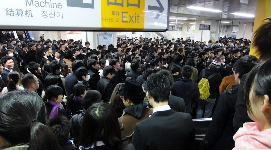 Hành khách ra vào Tokyo mỗi ngày đông hơn cả đội quân xâm lược hung hãn nhất lịch sử - Ảnh 3. Hành khách ra vào Tokyo mỗi ngày đông hơn cả đội quân xâm lược hung hãn nhất lịch sử - Ảnh 3.