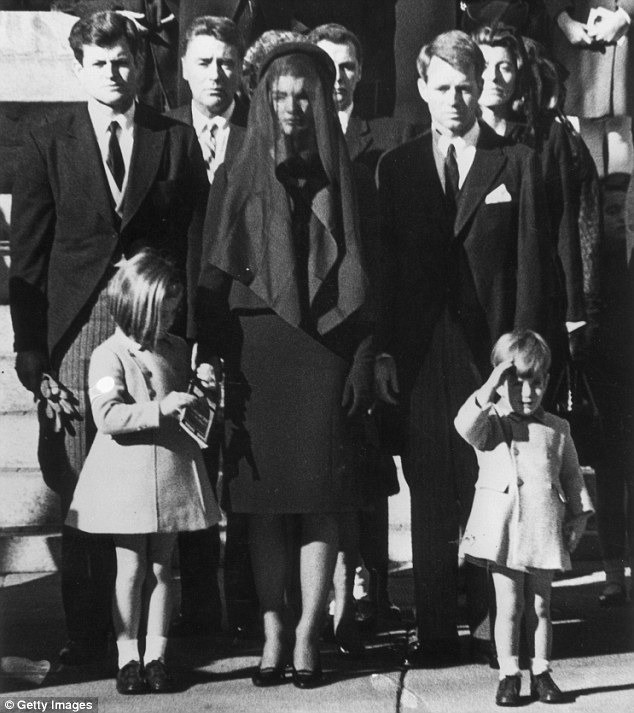 Đệ nhất phu nhân Jackie Kennedy: Mạnh mẽ vượt qua nỗi đau mất con, chồng chết ngay trước mắt và biểu tượng thời trang sống mãi với thời gian - Ảnh 19.