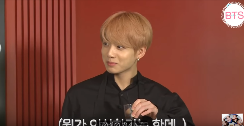Bị phạt phải dọn dẹp, V & Jimin liền bày trò chơi khăm các thành viên BTS - Ảnh 8. Bị phạt phải dọn dẹp, V & Jimin liền bày trò chơi khăm các thành viên BTS - Ảnh 8.