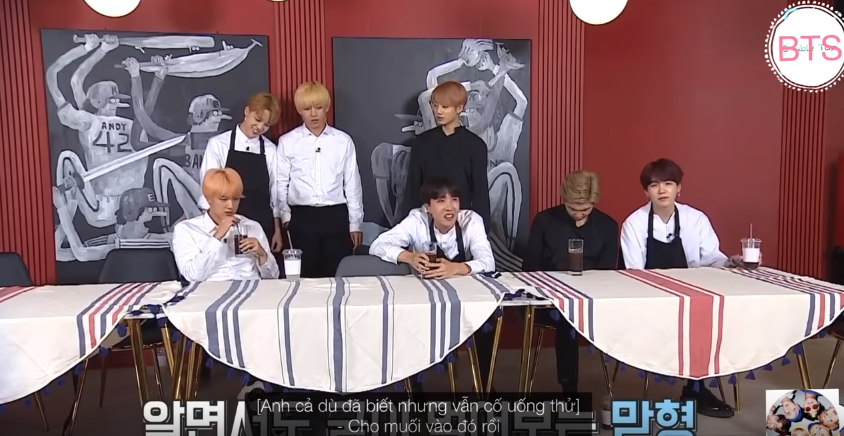Bị phạt phải dọn dẹp, V & Jimin liền bày trò chơi khăm các thành viên BTS - Ảnh 7. Bị phạt phải dọn dẹp, V & Jimin liền bày trò chơi khăm các thành viên BTS - Ảnh 7.