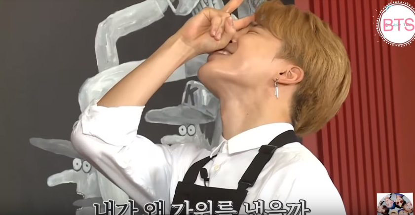 Bị phạt phải dọn dẹp, V & Jimin liền bày trò chơi khăm các thành viên BTS - Ảnh 4. Bị phạt phải dọn dẹp, V & Jimin liền bày trò chơi khăm các thành viên BTS - Ảnh 4.