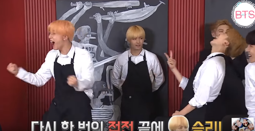 Bị phạt phải dọn dẹp, V & Jimin liền bày trò chơi khăm các thành viên BTS - Ảnh 3. Bị phạt phải dọn dẹp, V & Jimin liền bày trò chơi khăm các thành viên BTS - Ảnh 3.