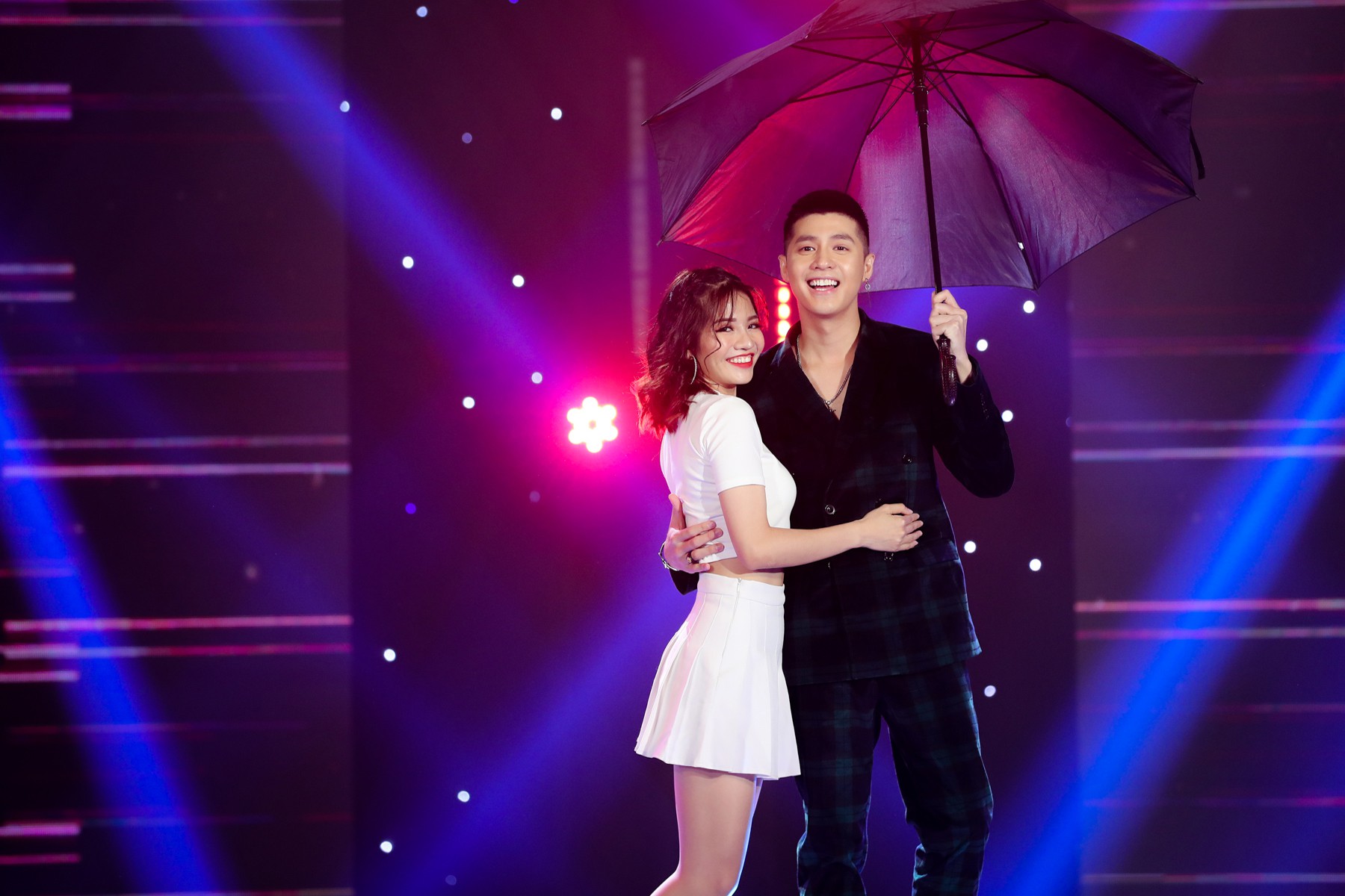 Hồ Ngọc Hà lần đầu trình diễn ca khúc mới, cùng dàn sao Việt đình đám hội ngộ trong chương trình nhạc Xuân 2019 - Ảnh 8. Hồ Ngọc Hà lần đầu trình diễn ca khúc mới, cùng dàn sao Việt đình đám hội ngộ trong chương trình nhạc Xuân 2019 - Ảnh 8.