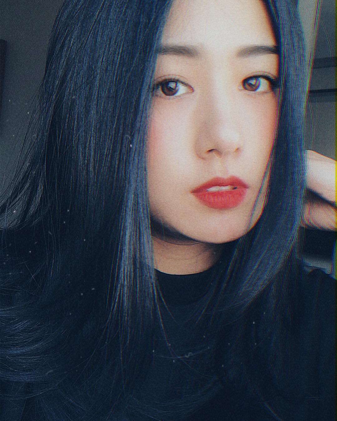 Chẳng phải là hotgirl cũng chẳng hoạt động showbiz vậy mà Trang Lou đã cán mốc 1 triệu người theo dõi trên Instagram - Ảnh 1. Chẳng phải là hotgirl cũng chẳng hoạt động showbiz vậy mà Trang Lou đã cán mốc 1 triệu người theo dõi trên Instagram - Ảnh 1.