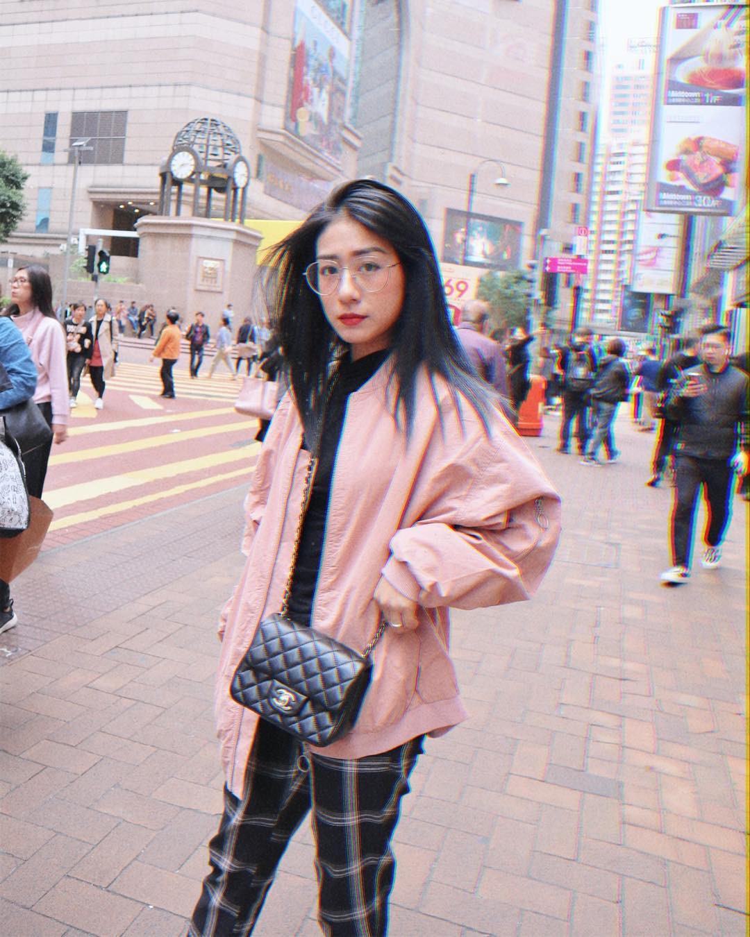 Chẳng phải là hotgirl cũng chẳng hoạt động showbiz vậy mà Trang Lou đã cán mốc 1 triệu người theo dõi trên Instagram - Ảnh 2. Chẳng phải là hotgirl cũng chẳng hoạt động showbiz vậy mà Trang Lou đã cán mốc 1 triệu người theo dõi trên Instagram - Ảnh 2.