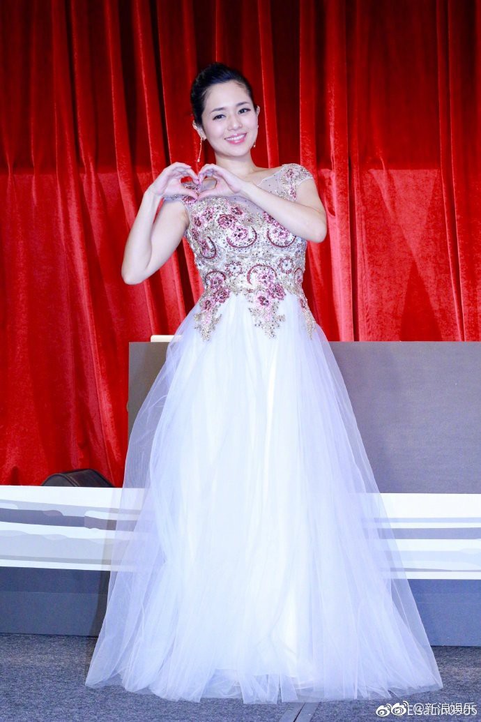 Thánh nữ JAV Aoi Sora khoe tin vui đang mang thai cặp song sinh đầu lòng - Ảnh 4. Thánh nữ JAV Aoi Sora khoe tin vui đang mang thai cặp song sinh đầu lòng - Ảnh 4.