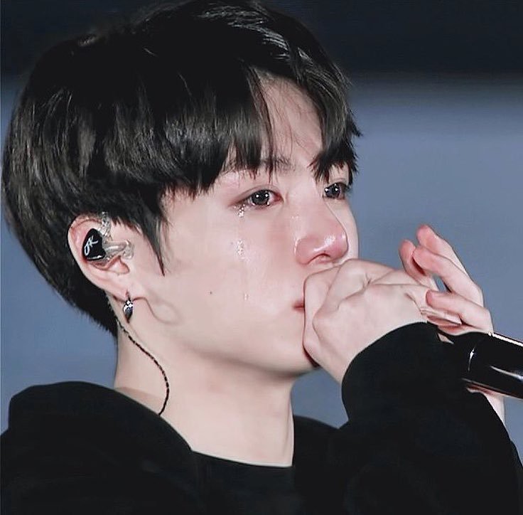 Top khoảnh khắc nước mắt kim cương huyền thoại của idol Kpop: Mỹ nhân TWICE đã nổi tiếng sau 1 đêm nhờ rơi lệ - Ảnh 4. Top khoảnh khắc nước mắt kim cương huyền thoại của idol Kpop: Mỹ nhân TWICE đã nổi tiếng sau 1 đêm nhờ rơi lệ - Ảnh 4.