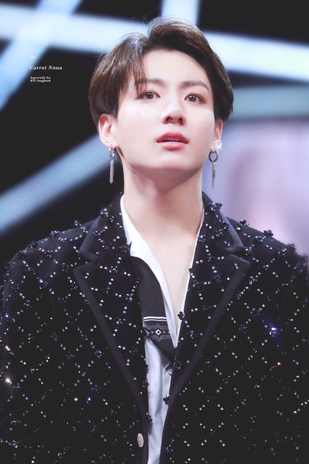 Top khoảnh khắc nước mắt kim cương huyền thoại của idol Kpop: Mỹ nhân TWICE đã nổi tiếng sau 1 đêm nhờ rơi lệ - Ảnh 2. Top khoảnh khắc nước mắt kim cương huyền thoại của idol Kpop: Mỹ nhân TWICE đã nổi tiếng sau 1 đêm nhờ rơi lệ - Ảnh 2.