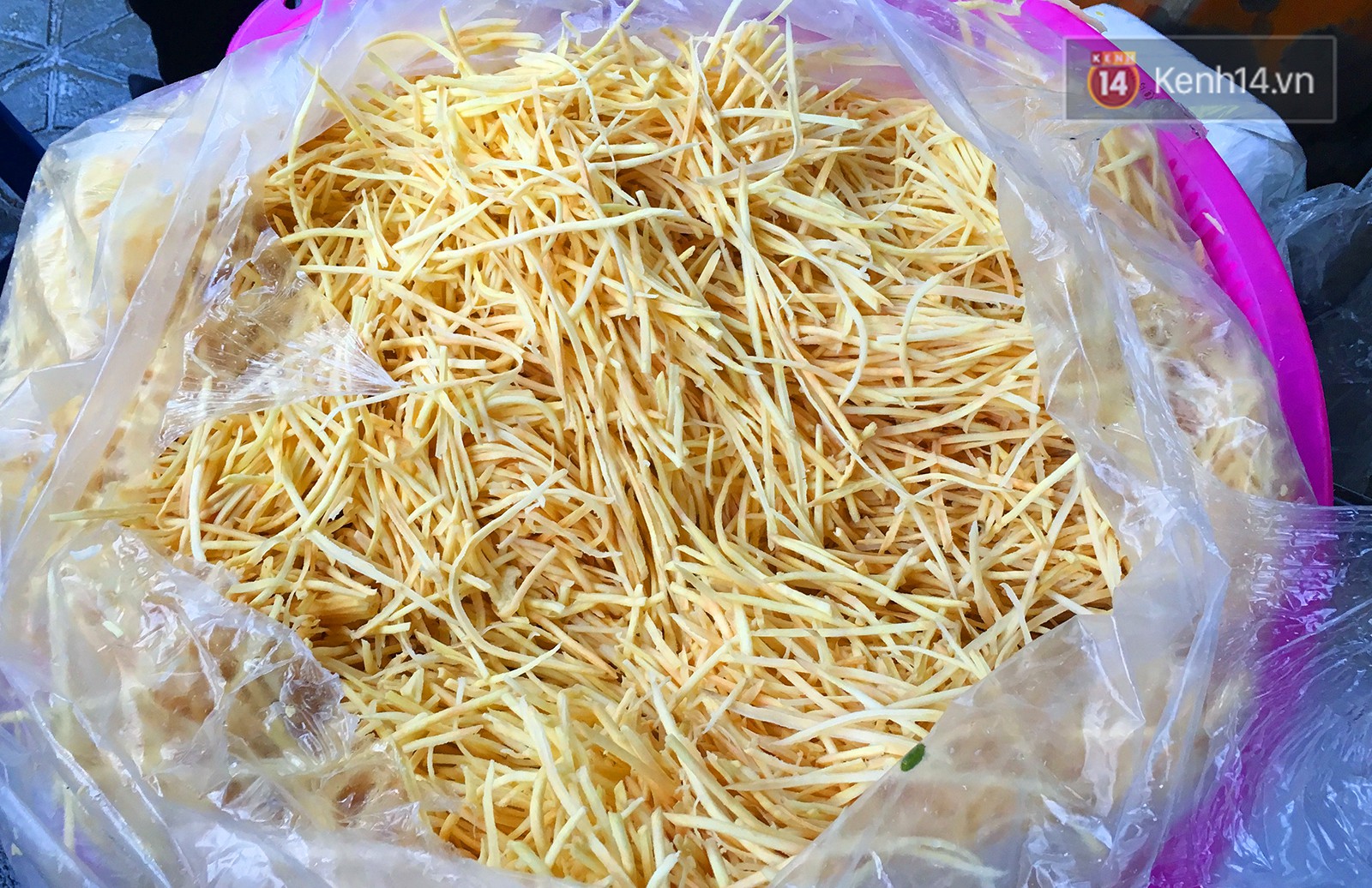 Hàng bánh khoai tăm chỉ có 1 ở Hà Nội, đố ai tìm được hàng thứ 2 - Ảnh 2. Hàng bánh khoai tăm chỉ có 1 ở Hà Nội, đố ai tìm được hàng thứ 2 - Ảnh 2.