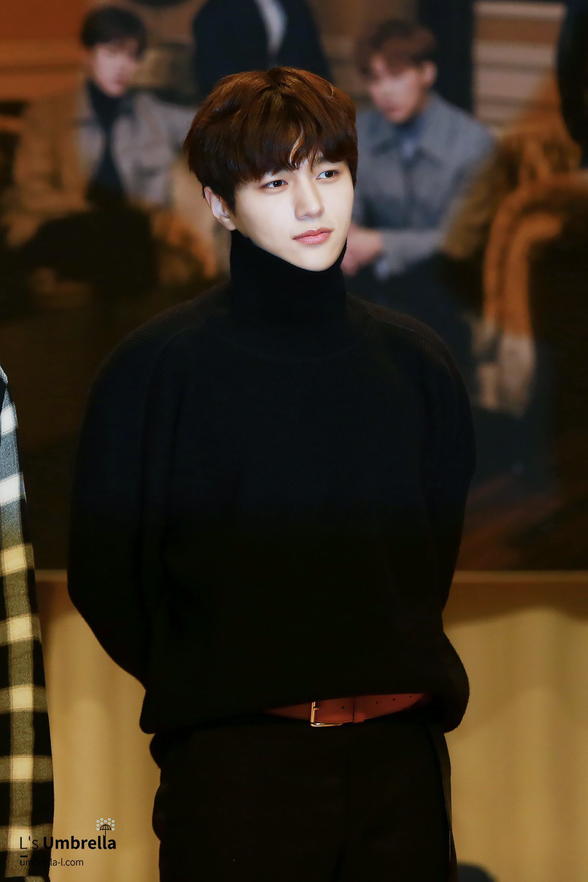 Top mỹ nam Kpop sở hữu vẻ đẹp khó có thể miêu tả bằng lời, khiến dân tình phải thốt lên: Ôi, cực phẩm là đây! - Ảnh 16. Top mỹ nam Kpop sở hữu vẻ đẹp khó có thể miêu tả bằng lời, khiến dân tình phải thốt lên: Ôi, cực phẩm là đây! - Ảnh 16.