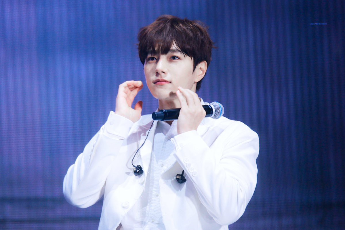 Top mỹ nam Kpop sở hữu vẻ đẹp khó có thể miêu tả bằng lời, khiến dân tình phải thốt lên: Ôi, cực phẩm là đây! - Ảnh 17. Top mỹ nam Kpop sở hữu vẻ đẹp khó có thể miêu tả bằng lời, khiến dân tình phải thốt lên: Ôi, cực phẩm là đây! - Ảnh 17.