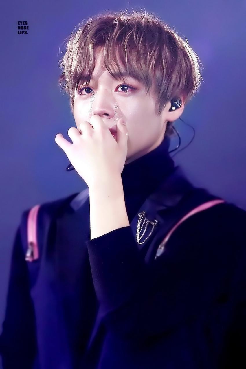 Top khoảnh khắc nước mắt kim cương huyền thoại của idol Kpop: Mỹ nhân TWICE đã nổi tiếng sau 1 đêm nhờ rơi lệ - Ảnh 12. Top khoảnh khắc nước mắt kim cương huyền thoại của idol Kpop: Mỹ nhân TWICE đã nổi tiếng sau 1 đêm nhờ rơi lệ - Ảnh 12.