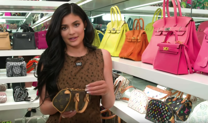 Vén màn cuộc sống rich kid siêu sang của con gái Kylie Jenner: Chưa đầy 1 tuổi đã diện đồ hiệu, ngồi phi cơ riêng - Ảnh 15. Vén màn cuộc sống rich kid siêu sang của con gái Kylie Jenner: Chưa đầy 1 tuổi đã diện đồ hiệu, ngồi phi cơ riêng - Ảnh 15.