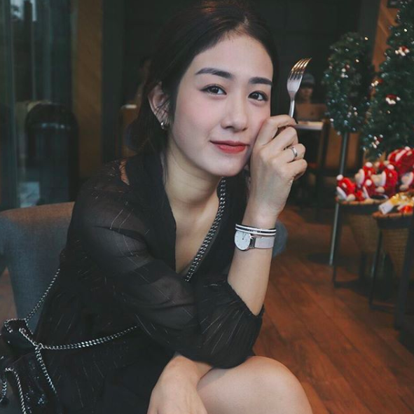 Chẳng phải là hotgirl cũng chẳng hoạt động showbiz vậy mà Trang Lou đã cán mốc 1 triệu người theo dõi trên Instagram - Ảnh 3.