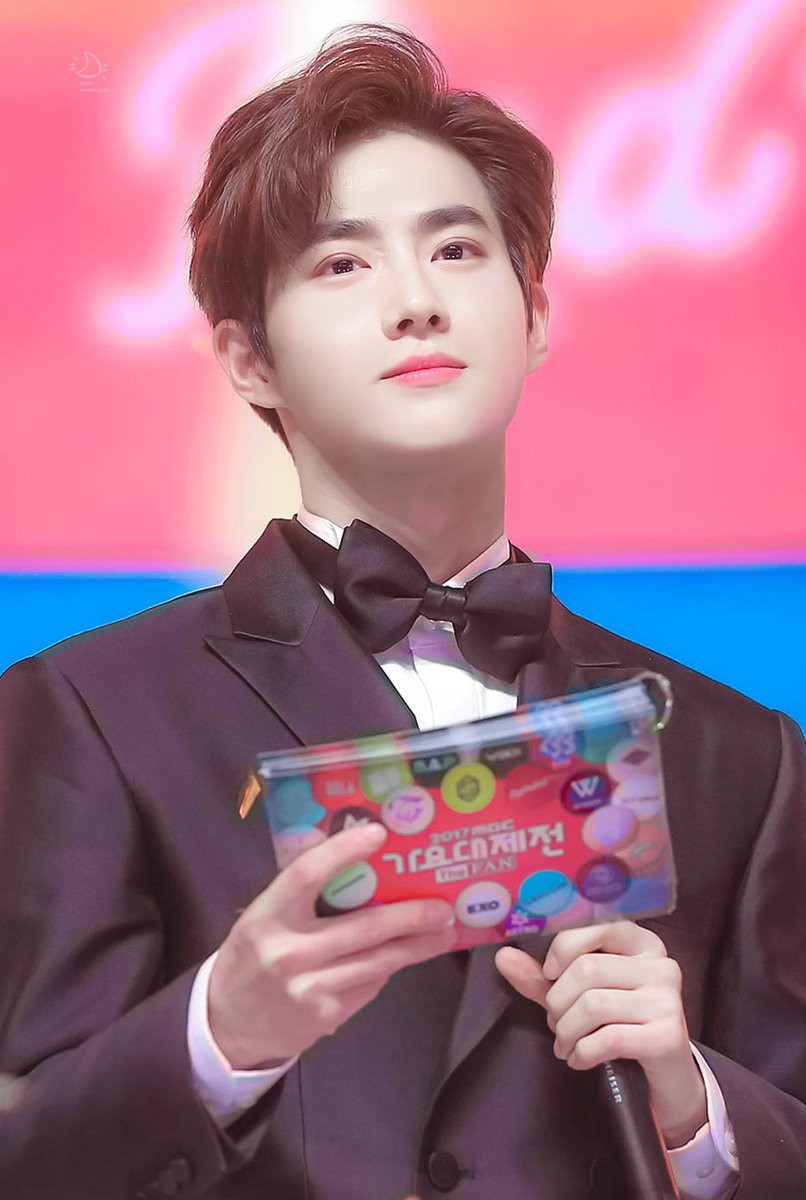 Top mỹ nam Kpop sở hữu vẻ đẹp khó có thể miêu tả bằng lời, khiến dân tình phải thốt lên: Ôi, cực phẩm là đây! - Ảnh 2. Top mỹ nam Kpop sở hữu vẻ đẹp khó có thể miêu tả bằng lời, khiến dân tình phải thốt lên: Ôi, cực phẩm là đây! - Ảnh 2.