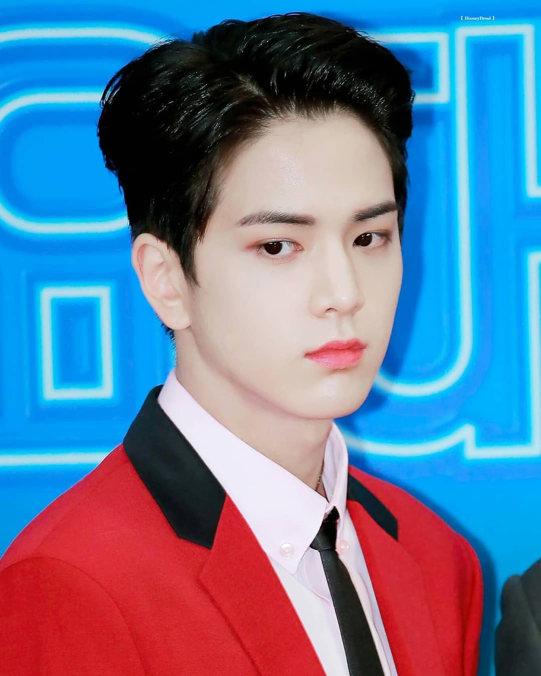 Top mỹ nam Kpop sở hữu vẻ đẹp khó có thể miêu tả bằng lời, khiến dân tình phải thốt lên: Ôi, cực phẩm là đây! - Ảnh 12. Top mỹ nam Kpop sở hữu vẻ đẹp khó có thể miêu tả bằng lời, khiến dân tình phải thốt lên: Ôi, cực phẩm là đây! - Ảnh 12.