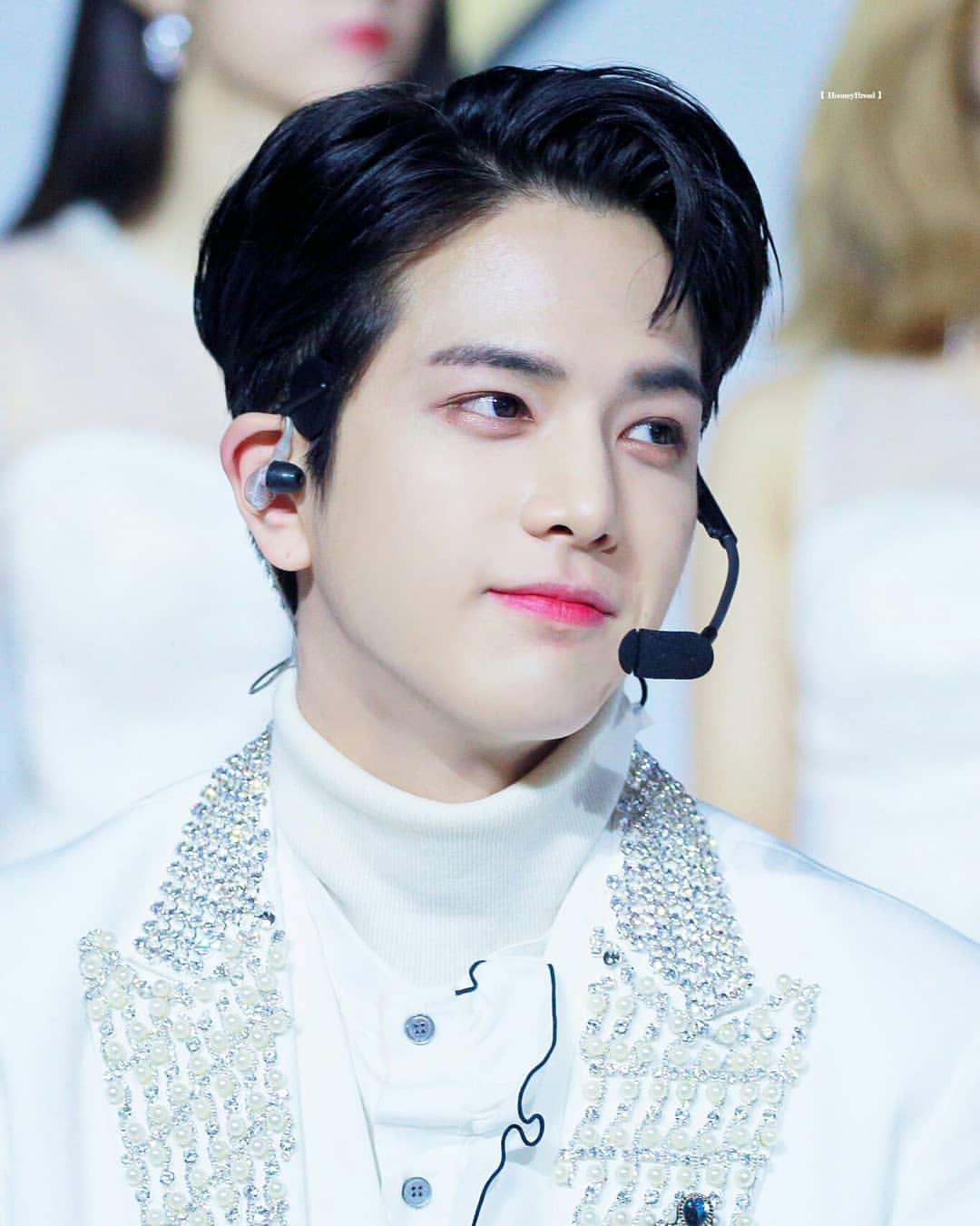 Top mỹ nam Kpop sở hữu vẻ đẹp khó có thể miêu tả bằng lời, khiến dân tình phải thốt lên: Ôi, cực phẩm là đây! - Ảnh 14. Top mỹ nam Kpop sở hữu vẻ đẹp khó có thể miêu tả bằng lời, khiến dân tình phải thốt lên: Ôi, cực phẩm là đây! - Ảnh 14.