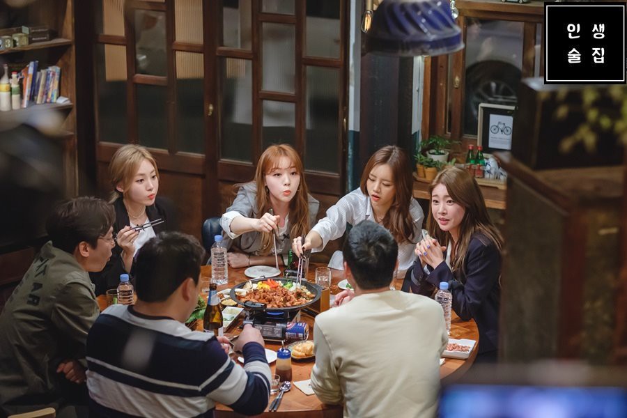 Ngã ngửa trước những thói quen khó đỡ của loạt thần tượng Kpop khi... quá chén! - Ảnh 22. Ngã ngửa trước những thói quen khó đỡ của loạt thần tượng Kpop khi... quá chén! - Ảnh 22.