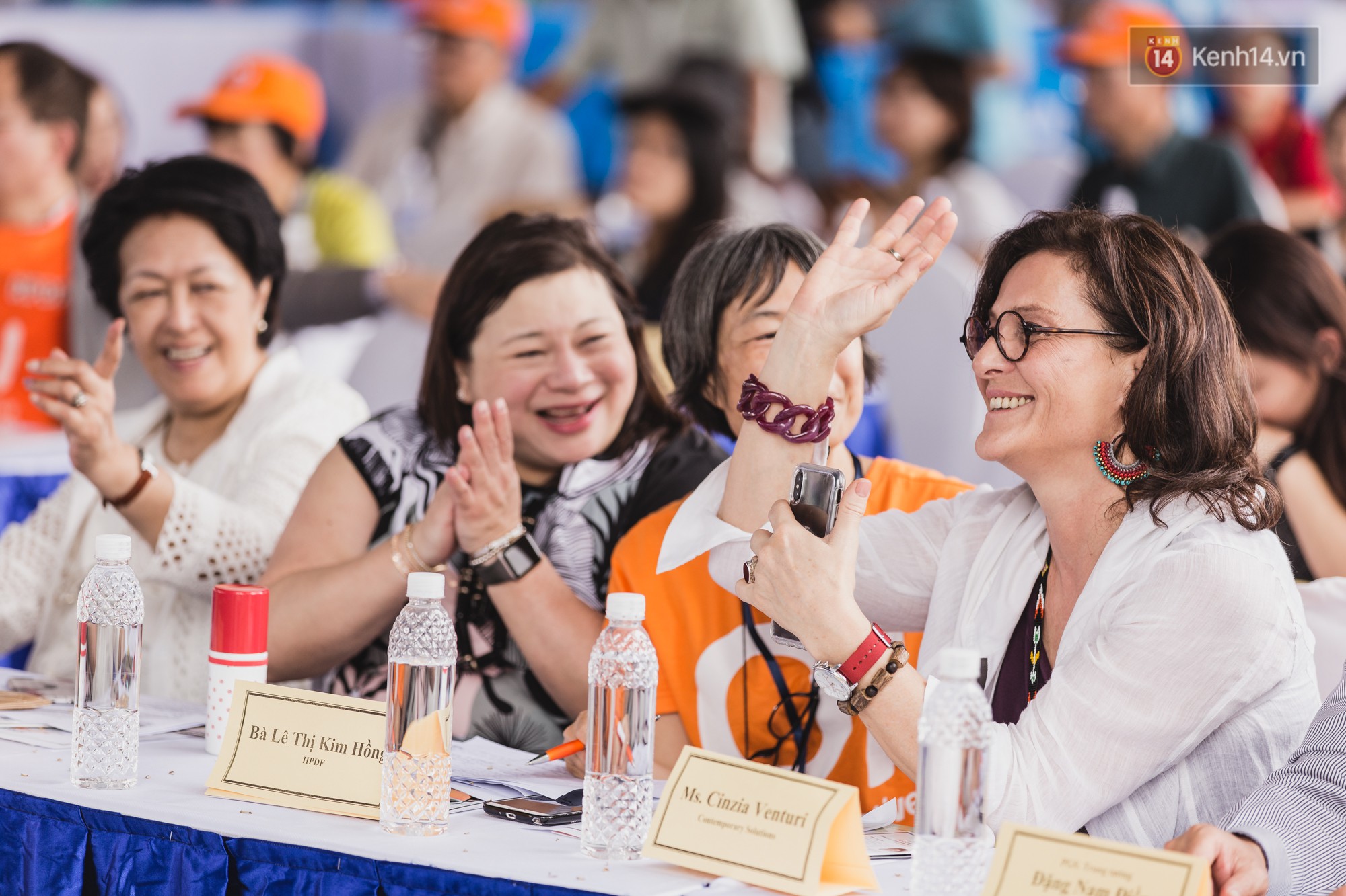 Những khoảnh khắc xúc động trong chương trình Giao lưu với người khuyết tật ở Sài Gòn - Ảnh 5. Những khoảnh khắc xúc động trong chương trình Giao lưu với người khuyết tật ở Sài Gòn - Ảnh 5.