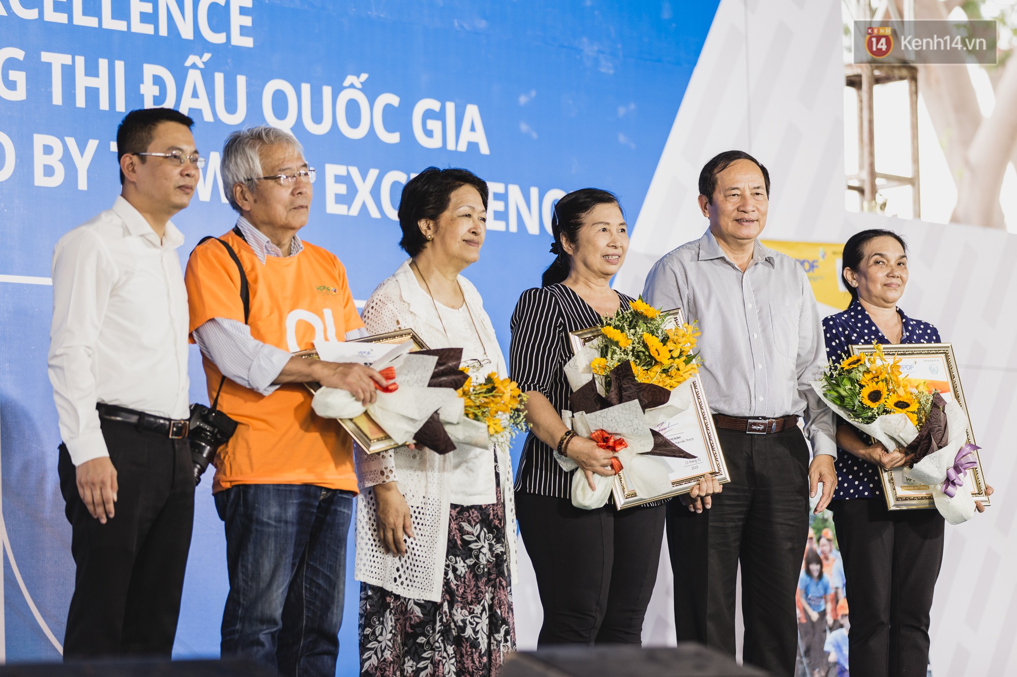 Những khoảnh khắc xúc động trong chương trình Giao lưu với người khuyết tật ở Sài Gòn - Ảnh 8. Những khoảnh khắc xúc động trong chương trình Giao lưu với người khuyết tật ở Sài Gòn - Ảnh 8.