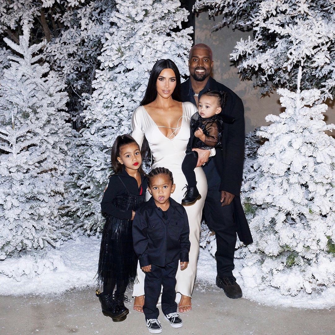 Đẳng cấp rich kid sang chảnh nhất Hollywood: Con gái Kim Kardashian mới 5 tuổi đã tập đi giày cao gót giá cao ngất - Ảnh 6. Đẳng cấp rich kid sang chảnh nhất Hollywood: Con gái Kim Kardashian mới 5 tuổi đã tập đi giày cao gót giá cao ngất - Ảnh 6.