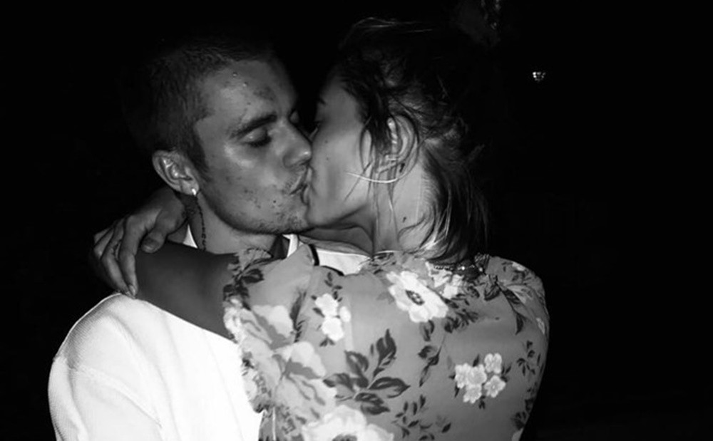 Nổi mụn chi chít, có lẽ Justin Bieber nên học hỏi vợ cách sở hữu làn da láng mịn như búp bê không cần photoshop! - Ảnh 4. Nổi mụn chi chít, có lẽ Justin Bieber nên học hỏi vợ cách sở hữu làn da láng mịn như búp bê không cần photoshop! - Ảnh 4.
