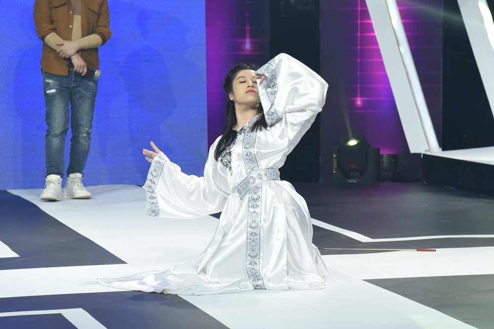 Đoán tuổi như ý: Suy luận chính xác về lịch sử, Hương Giang lại giành chiến thắng vẻ vang trước Huỳnh Lập - Ảnh 3. Đoán tuổi như ý: Suy luận chính xác về lịch sử, Hương Giang lại giành chiến thắng vẻ vang trước Huỳnh Lập - Ảnh 3.