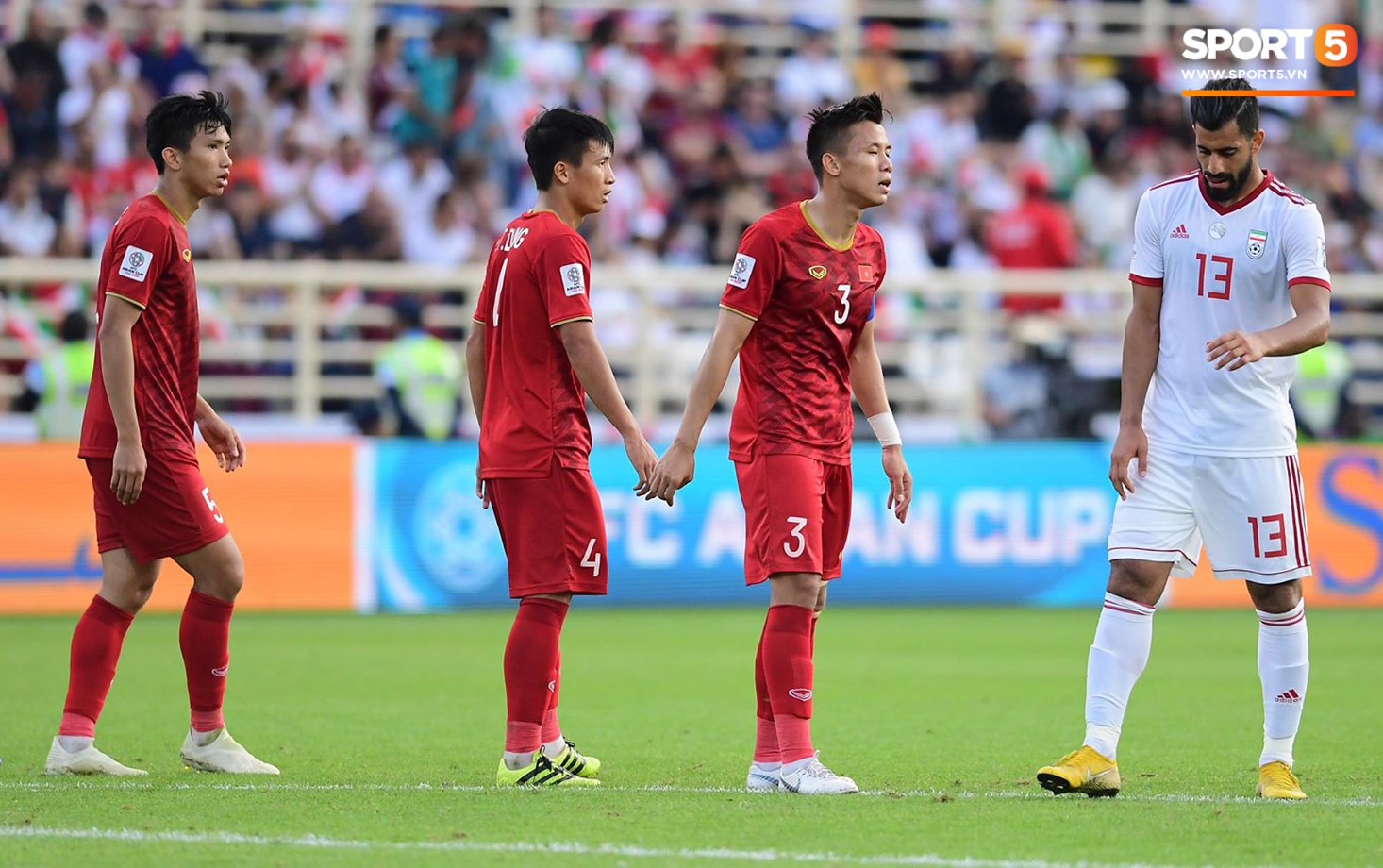 BLV Quang Huy: “Vắng Đình Trọng đã để lại lỗ hổng lớn ở hàng phòng ngự tuyển Việt Nam - Ảnh 2. BLV Quang Huy: “Vắng Đình Trọng đã để lại lỗ hổng lớn ở hàng phòng ngự tuyển Việt Nam - Ảnh 2.