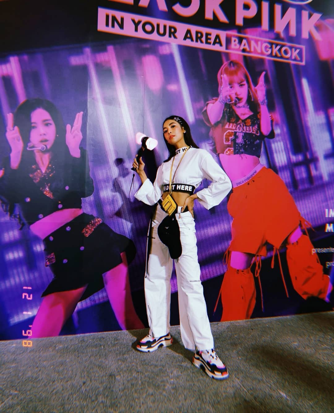 Dàn sao Thái khủng đến ủng hộ em gái quốc tế Lisa tại concert Black Pink, nhưng bố mẹ của cô mới là tâm điểm - Ảnh 2. Dàn sao Thái khủng đến ủng hộ em gái quốc tế Lisa tại concert Black Pink, nhưng bố mẹ của cô mới là tâm điểm - Ảnh 2.