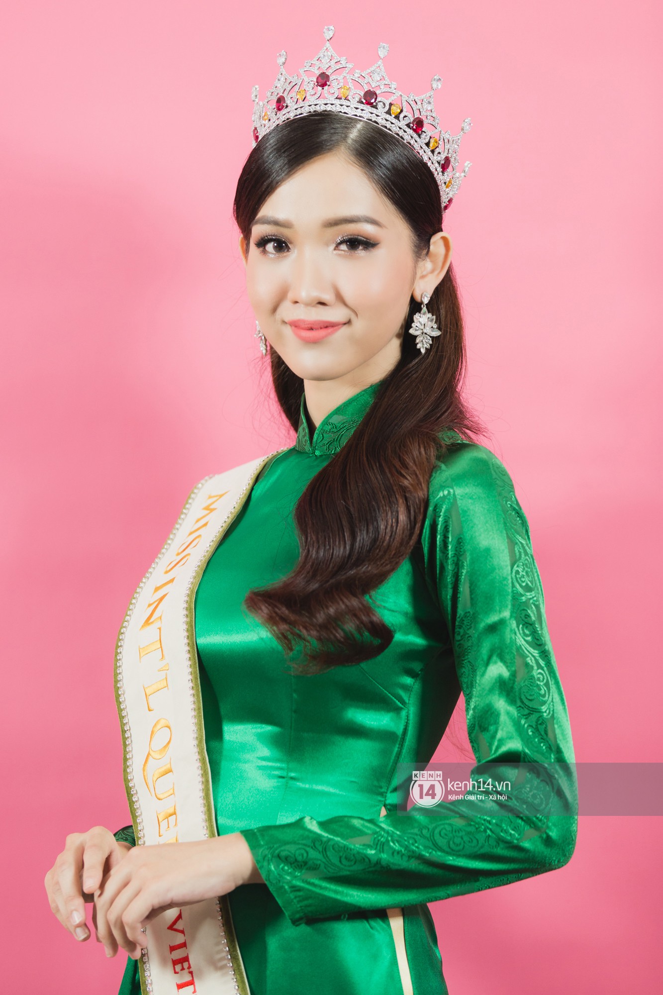Clip: Quán quân The Tiffany Vietnam Nhật Hà tự tin bắn tiếng Anh khi đi giao lưu cùng Hoa hậu Hương Giang - Ảnh 3. Clip: Quán quân The Tiffany Vietnam Nhật Hà tự tin bắn tiếng Anh khi đi giao lưu cùng Hoa hậu Hương Giang - Ảnh 3.