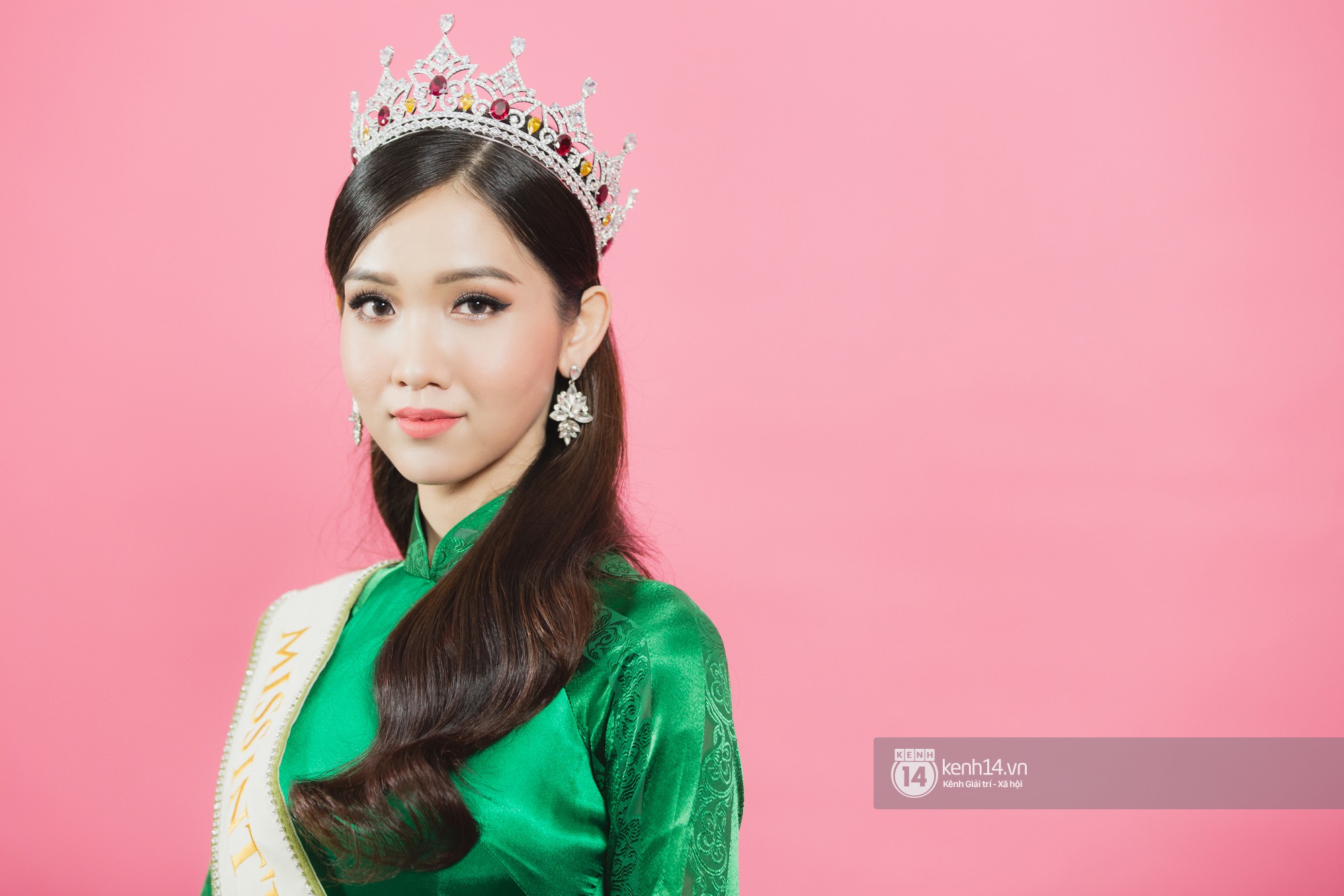 Clip: Quán quân The Tiffany Vietnam Nhật Hà tự tin bắn tiếng Anh khi đi giao lưu cùng Hoa hậu Hương Giang - Ảnh 6. Clip: Quán quân The Tiffany Vietnam Nhật Hà tự tin bắn tiếng Anh khi đi giao lưu cùng Hoa hậu Hương Giang - Ảnh 6.