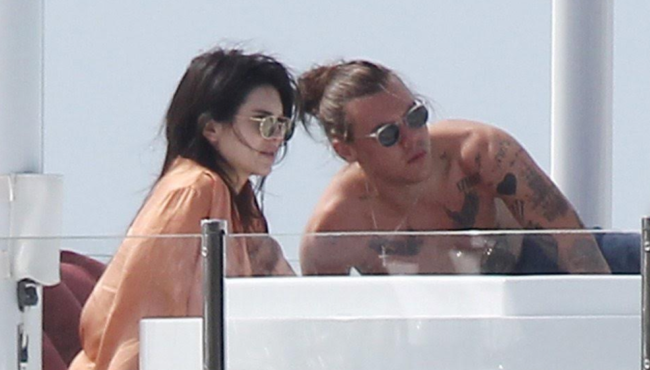 Dàn tình cũ chân dài sexy của Harry Styles trước Kiko: Từ Taylor Swift, Kendall Jenner cho đến các máy bay lớn tuổi - Ảnh 17. Dàn tình cũ chân dài sexy của Harry Styles trước Kiko: Từ Taylor Swift, Kendall Jenner cho đến các máy bay lớn tuổi - Ảnh 17.