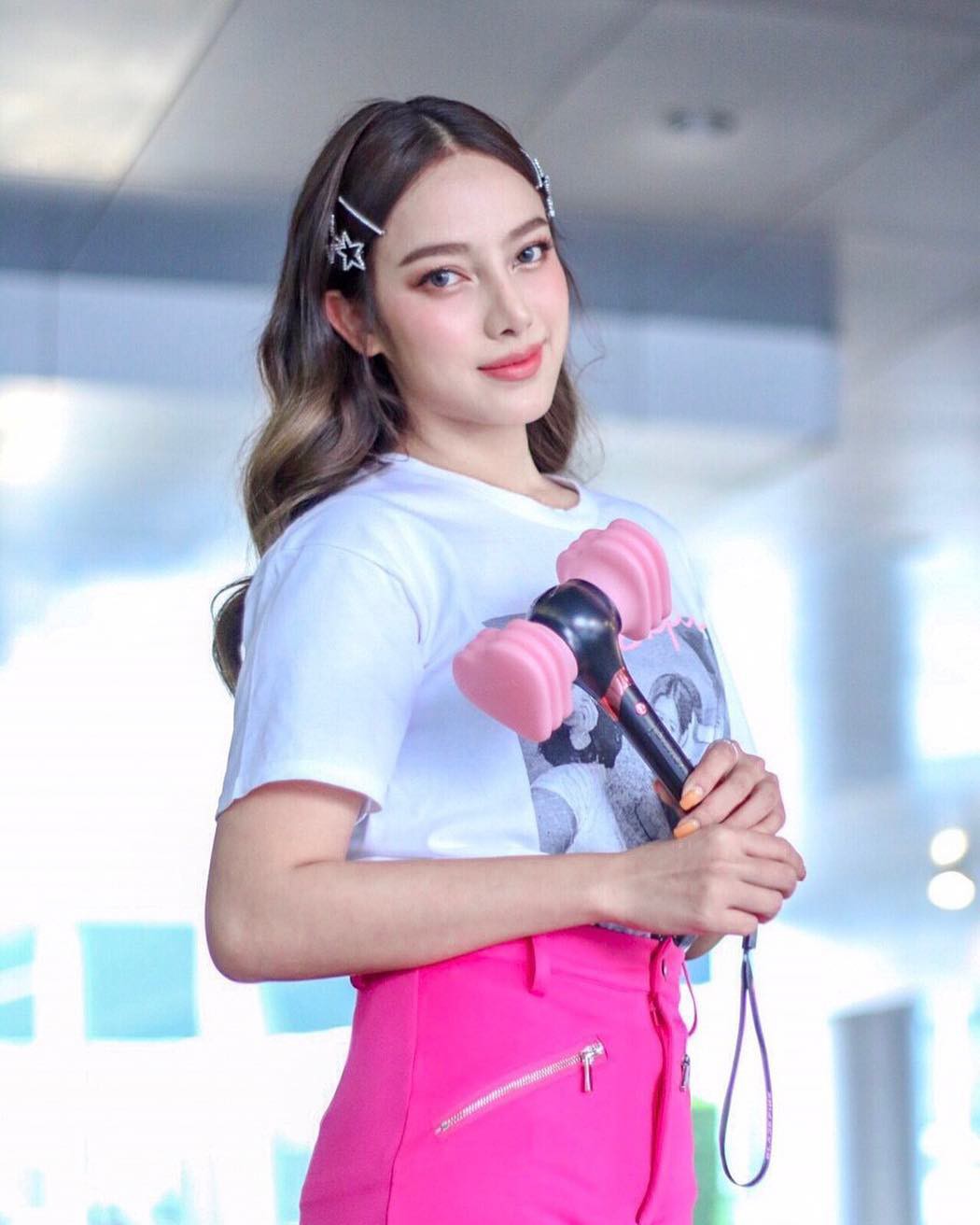 Dàn sao Thái khủng đến ủng hộ em gái quốc tế Lisa tại concert Black Pink, nhưng bố mẹ của cô mới là tâm điểm - Ảnh 4. Dàn sao Thái khủng đến ủng hộ em gái quốc tế Lisa tại concert Black Pink, nhưng bố mẹ của cô mới là tâm điểm - Ảnh 4.