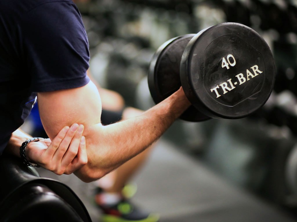 Cơ bắp run bần bật mỗi khi đẩy tạ - đây là hiện tượng gì nhỉ? - Ảnh 1. Cơ bắp run bần bật mỗi khi đẩy tạ - đây là hiện tượng gì nhỉ? - Ảnh 1.