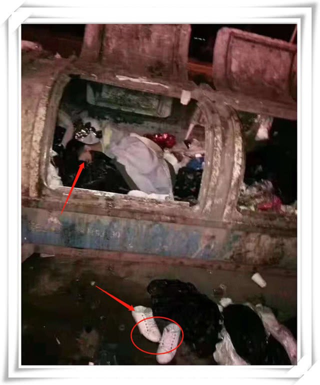 Bị bạn g&aacute;i phản bội, nam sinh say xỉn, kh&oacute;c l&oacute;c rồi chui v&ocirc; th&ugrave;ng r&aacute;c ngủ ngon l&agrave;nh đến s&aacute;ng - Ảnh 1.