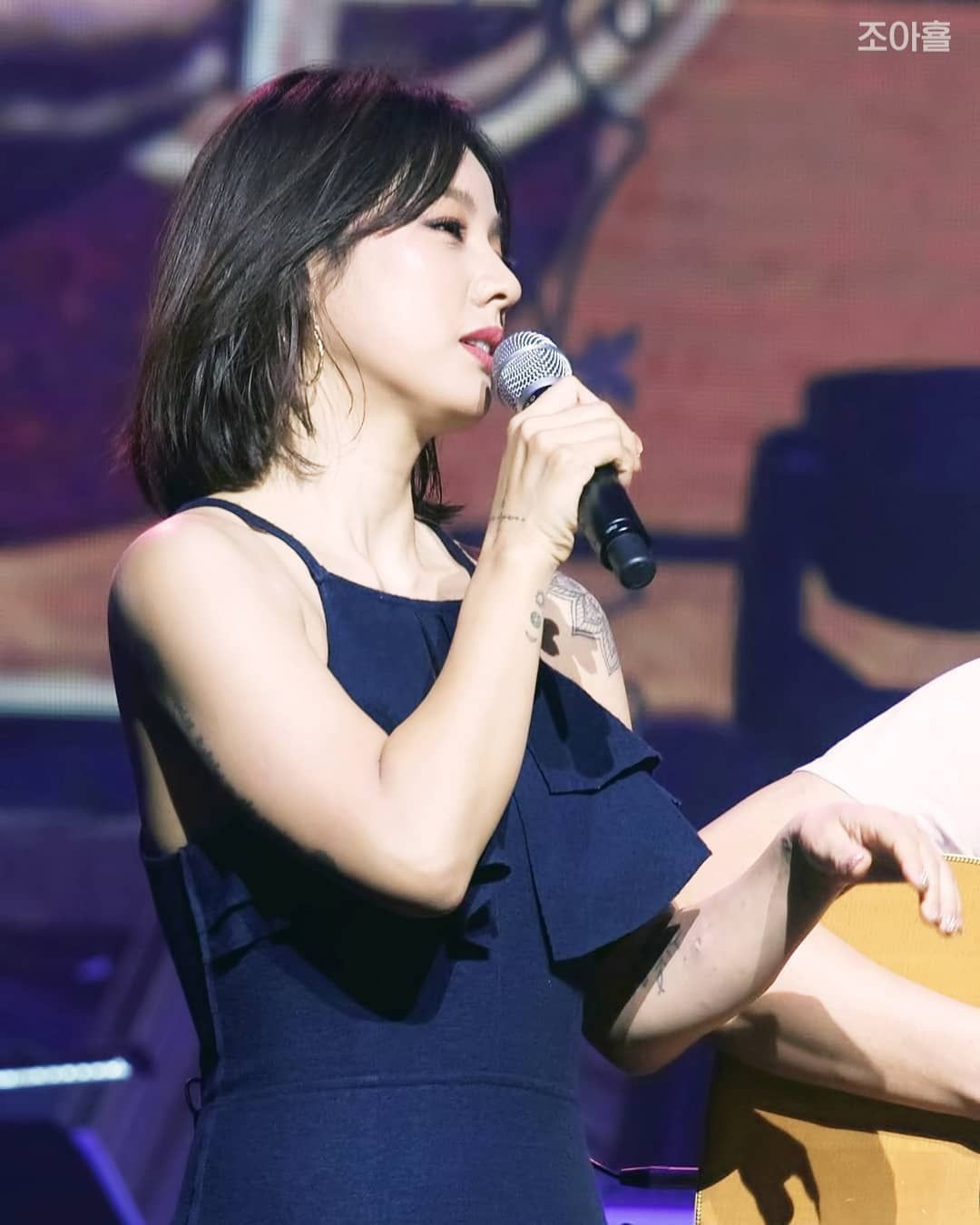 Ở tuổi 40, nữ hoàng gợi cảm Kpop Lee Hyori khoe body S-line 57kg trong mơ của bao người - Ảnh 9. Ở tuổi 40, nữ hoàng gợi cảm Kpop Lee Hyori khoe body S-line 57kg trong mơ của bao người - Ảnh 9.