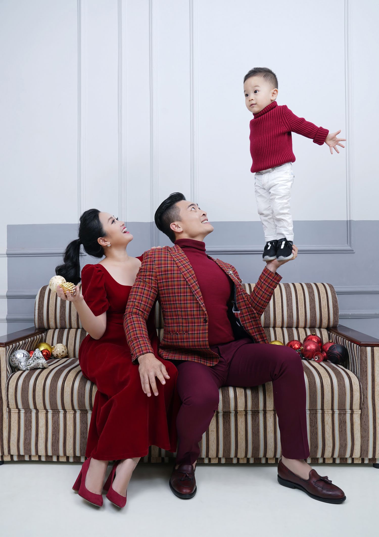 Gửi lời chúc sinh nhật vợ ngọt ngào, Quốc Cơ tiện khoe luôn con trai mới 2 tuổi đã có sở thích tập nhào lộn - Ảnh 4. Gửi lời chúc sinh nhật vợ ngọt ngào, Quốc Cơ tiện khoe luôn con trai mới 2 tuổi đã có sở thích tập nhào lộn - Ảnh 4.