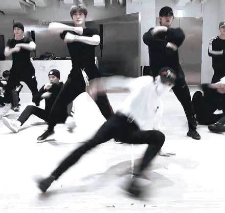 Bạn c&oacute; biết: Trước khi trở th&agrave;nh vũ c&ocirc;ng ch&iacute;nh, nam thần NCT từng bị ch&ecirc; thảm hại như thế n&agrave;y - Ảnh 4.