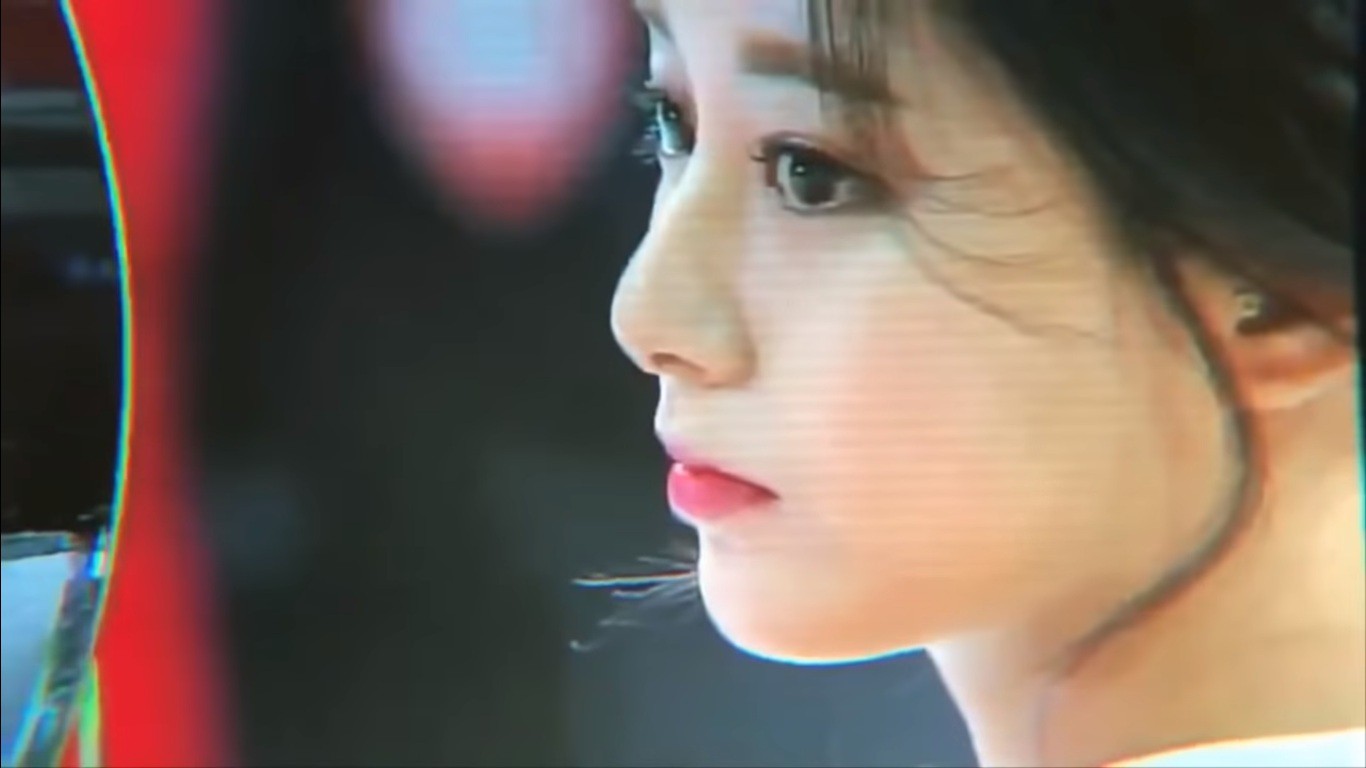 Với vài giây cười ngại ngùng, Tzuyu (TWICE) đã khiến tiểu Taeyeon phải thốt lên: Xinh thật đấy! - Ảnh 1. Với vài giây cười ngại ngùng, Tzuyu (TWICE) đã khiến tiểu Taeyeon phải thốt lên: Xinh thật đấy! - Ảnh 1.