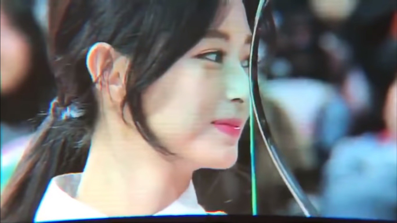 Với vài giây cười ngại ngùng, Tzuyu (TWICE) đã khiến tiểu Taeyeon phải thốt lên: Xinh thật đấy! - Ảnh 4. Với vài giây cười ngại ngùng, Tzuyu (TWICE) đã khiến tiểu Taeyeon phải thốt lên: Xinh thật đấy! - Ảnh 4.