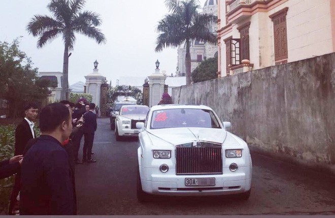 Xôn xao hình ảnh cô dâu vàng đeo trĩu cổ, đám cưới xuất hiện 2 siêu xe Rolls-Royce - Ảnh 6.