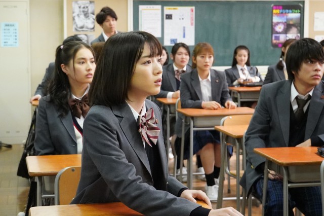 Phim Nhật gây sốt đầu năm 2019: Lớp 3A – Thầy giáo bắt giữ 29 học sinh làm con tin - Ảnh 7.