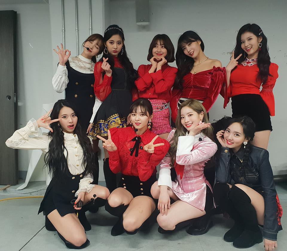 JYP vừa nhá hàng girlgroup mới, nhân vật này đã khiến netizen vương vấn vì leo top tìm kiếm nhiều giờ liền - Ảnh 1. JYP vừa nhá hàng girlgroup mới, nhân vật này đã khiến netizen vương vấn vì leo top tìm kiếm nhiều giờ liền - Ảnh 1.