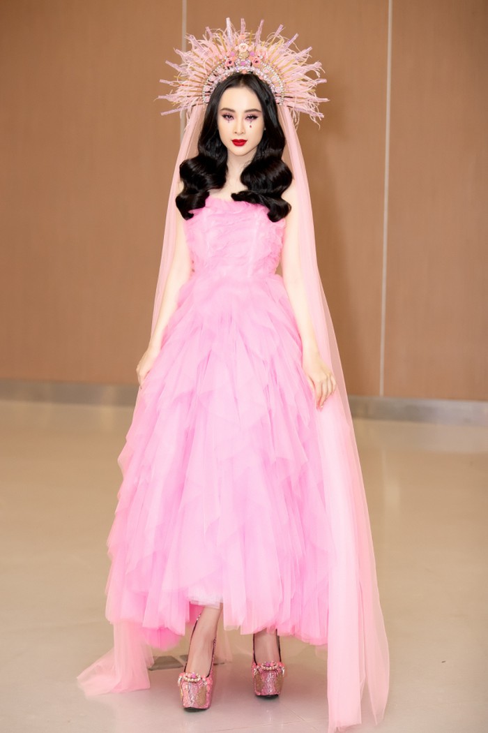 Chiếm trọn spotlight thảm đỏ nhưng Angela Phương Trinh không thanh thoát bằng Bảo Anh, cũng chẳng ngọt ngào như Hạ Vi khi diện váy ấn tượng - Ảnh 1. Chiếm trọn spotlight thảm đỏ nhưng Angela Phương Trinh không thanh thoát bằng Bảo Anh, cũng chẳng ngọt ngào như Hạ Vi khi diện váy ấn tượng - Ảnh 1.
