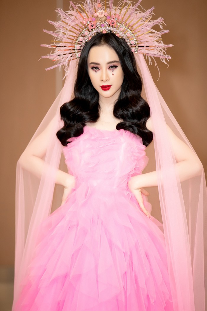 Chiếm trọn spotlight thảm đỏ nhưng Angela Phương Trinh không thanh thoát bằng Bảo Anh, cũng chẳng ngọt ngào như Hạ Vi khi diện váy ấn tượng - Ảnh 2. Chiếm trọn spotlight thảm đỏ nhưng Angela Phương Trinh không thanh thoát bằng Bảo Anh, cũng chẳng ngọt ngào như Hạ Vi khi diện váy ấn tượng - Ảnh 2.