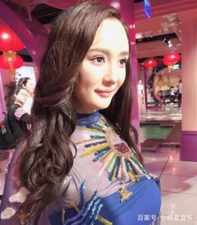 Tượng sáp của Dương Mịch gây xôn xao: Từ cái trán hói đến nếp nhăn đều có đủ nhưng lại giống “tình địch” Vương Âu - Ảnh 3.