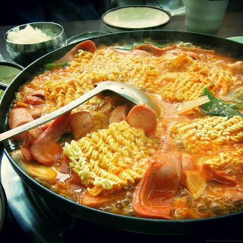 Budae Jjigae: món lẩu quốc dân người Hàn ai cũng biết nhưng lại có nguồn gốc thật buồn - Ảnh 5.