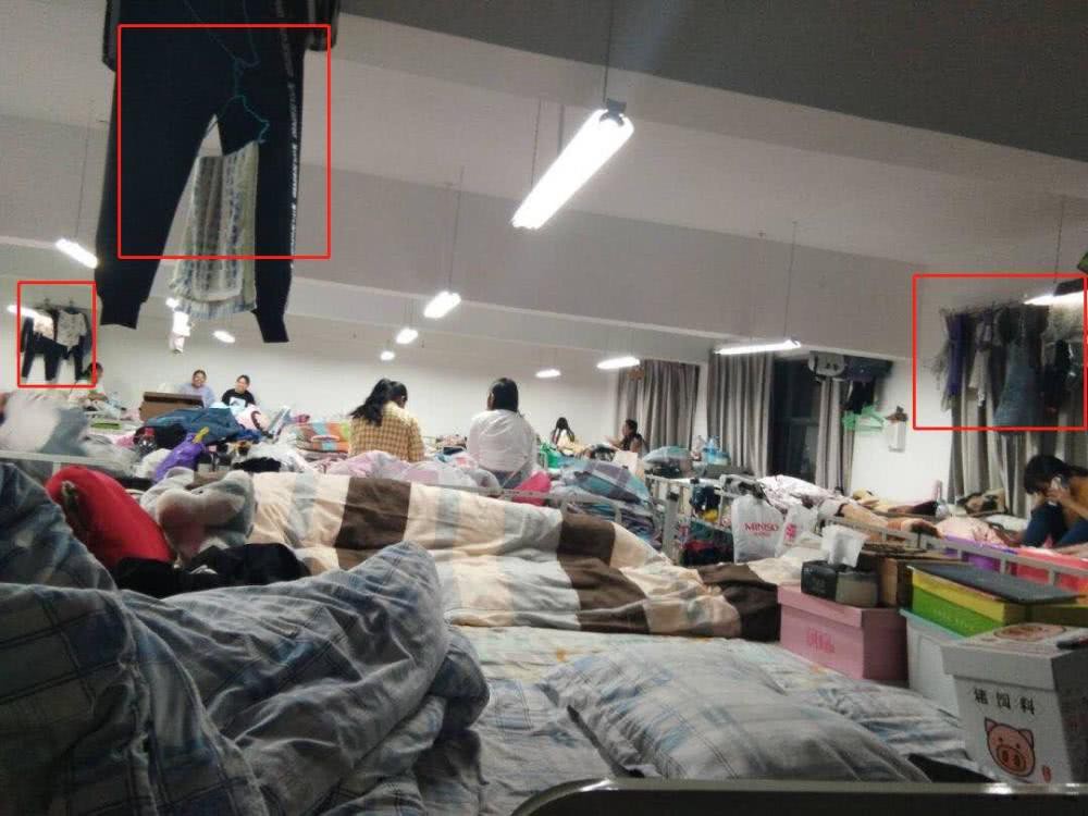 Chùm ảnh: Cuộc sống tăm tối, bừa bộn bên trong ký túc xá các trường Đại học lớn ở Trung Quốc - Ảnh 10. Chùm ảnh: Cuộc sống tăm tối, bừa bộn bên trong ký túc xá các trường Đại học lớn ở Trung Quốc - Ảnh 10.